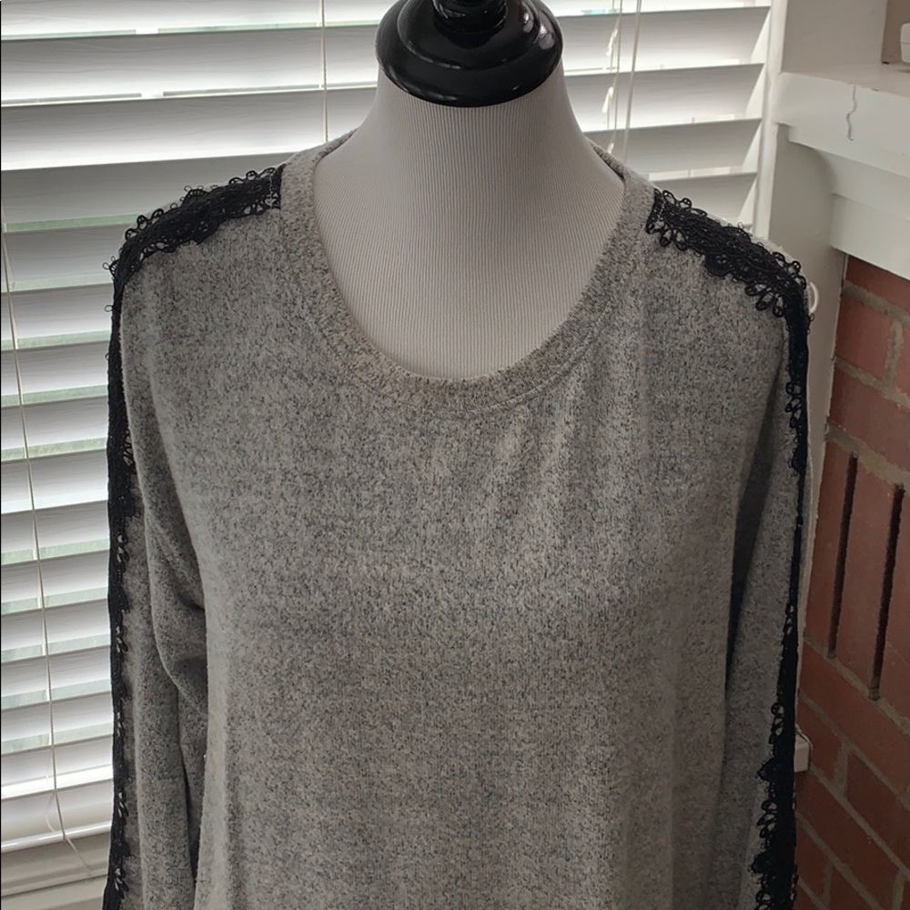 Simply Vera crochet lace long sleeve tunic